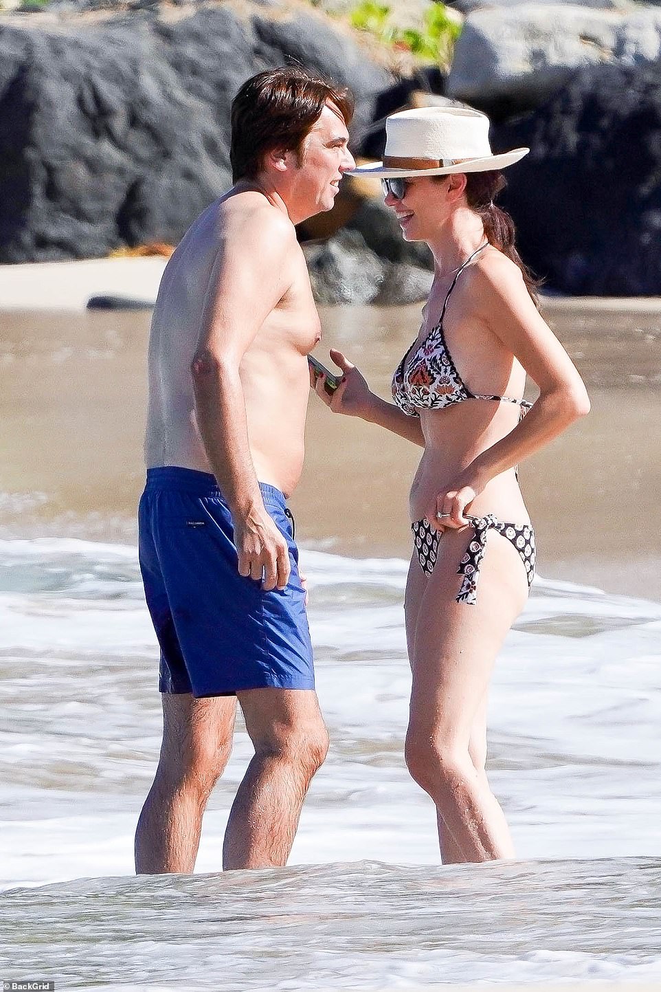 Wendi Deng Cosies Up With Mystery Man In St Barts While Flashing Engagement Ring The State