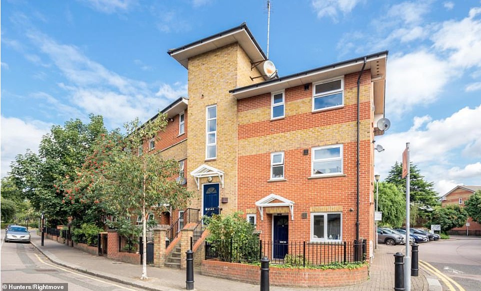 A one-bedroom flat near Seven Sisters station is a short walk  way from Tottenham Green Market, the Bernie Grant Arts Centre and Tottenham Leisure Centre. It is currently on the market for £300,000