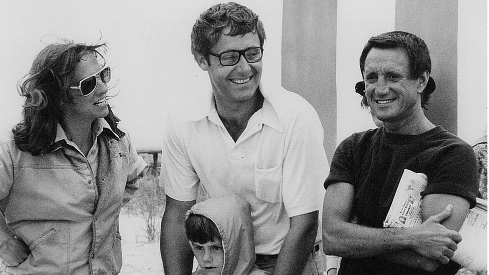 Peter Benchley (center) with his wife Wendy and actor Roy Scheider on the set of 