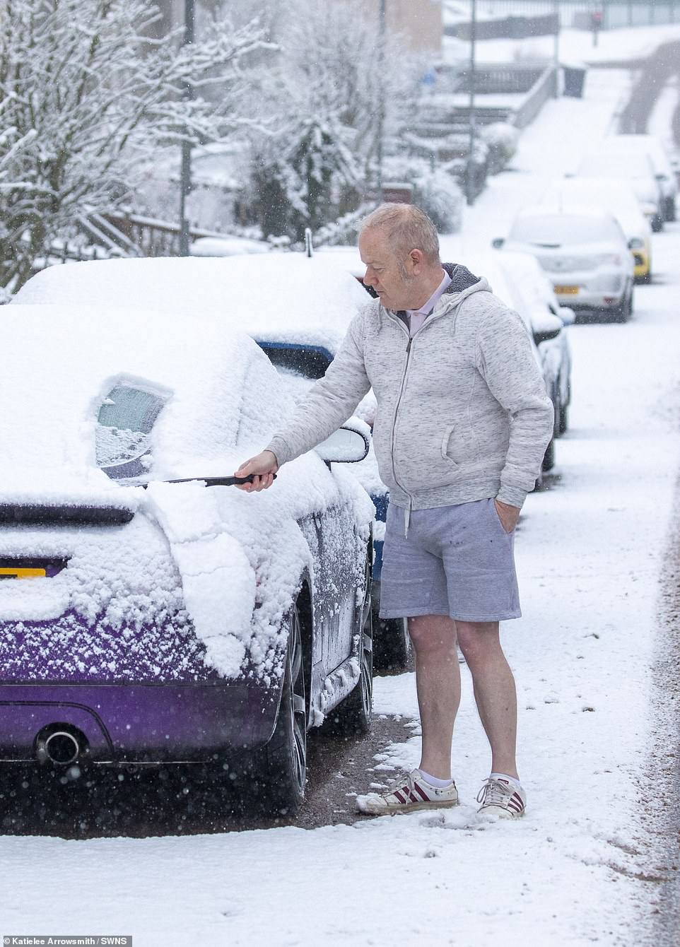 Swathes of the country woke up to temperatures at around minus two degrees today, but it didn't stop some from donning their shorts in the brisk South Lanarkshire cold