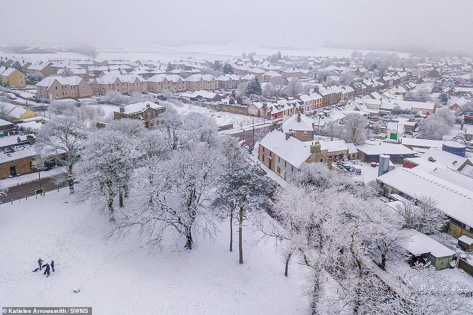 Snow covered rooftops and trees have painted a wintry picture in Carnwath, South Lanarkshire, this morning with some heading out to play, despite Scotland's Covid-19 lockdown
