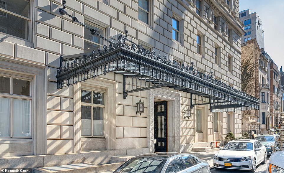4) This stunning 12-story limestone facade building sits pride of place in Manhattan's Museum Mile. It was designed by McKim, Mead & White, the same architectural firm that planned the main campus of Columbia University and the original Pennsylvania Station. The Italian Renaissance edifice was built by developer James T. Lee (Jacqueline Kennedy-Onassis' grandfather) and completed 1912