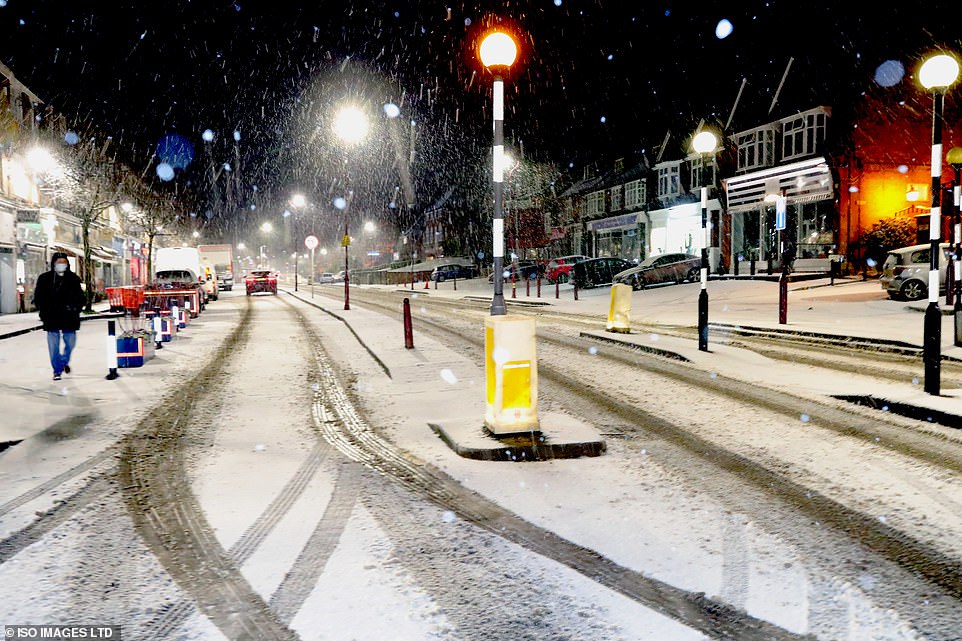 Heavy snow hit Hertfordshire early this morning. Radlett, Bushey, Watford, Borehamwood and Elstree all suffered