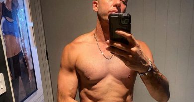 Example transforms dad bod into rippling muscled torso as he enjoys life in Aus