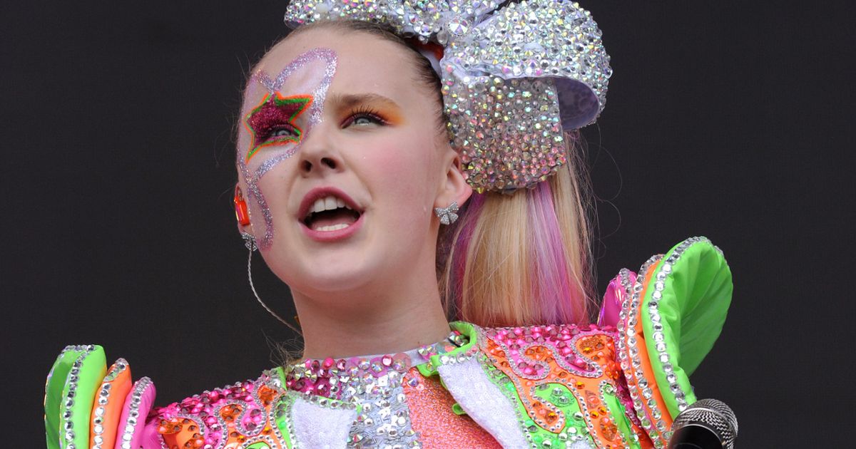 YouTuber and Nickelodeon star JoJo Siwa comes out as gay in incredible way