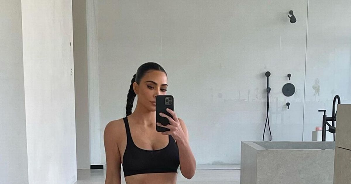 Kim Kardashian coquettishly shows off house-sized bathroom in new mirror selfies