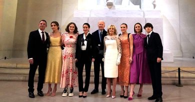 Joe Biden’s Daughter Ashley, 39, & Grandkids Look So Stylish At Inauguration: See Outfits