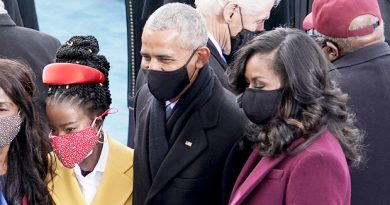 Amanda Gorman Reveals 1 Thing Michelle Obama Kept ‘Yelling’ At Barack To Stop Doing At Inauguration
