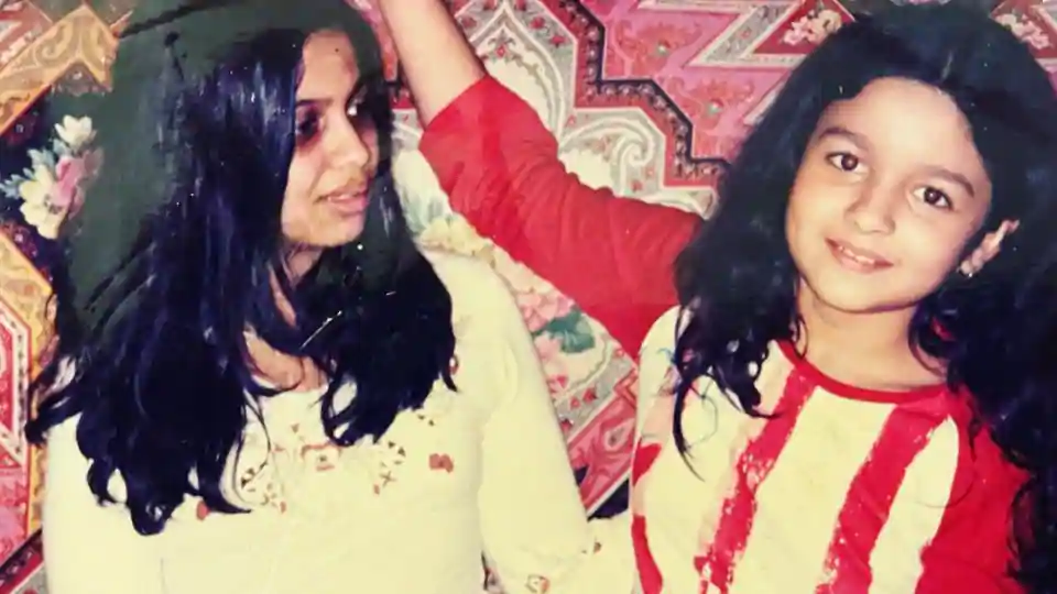Alia Bhatt and sister Shaheen Bhatt are two happy kids in this throwback picture shared by mum Soni Razdan