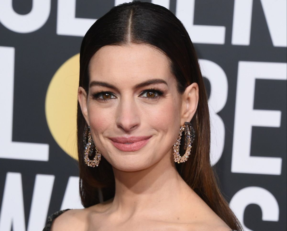Anne Hathaway steals sighs with fiery cleavage on Instagram