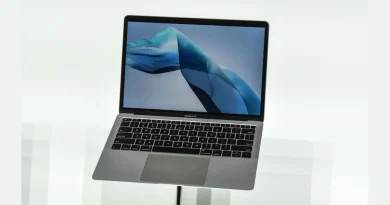 Apple Said to Plan Thinner MacBook Air With MagSafe Charger