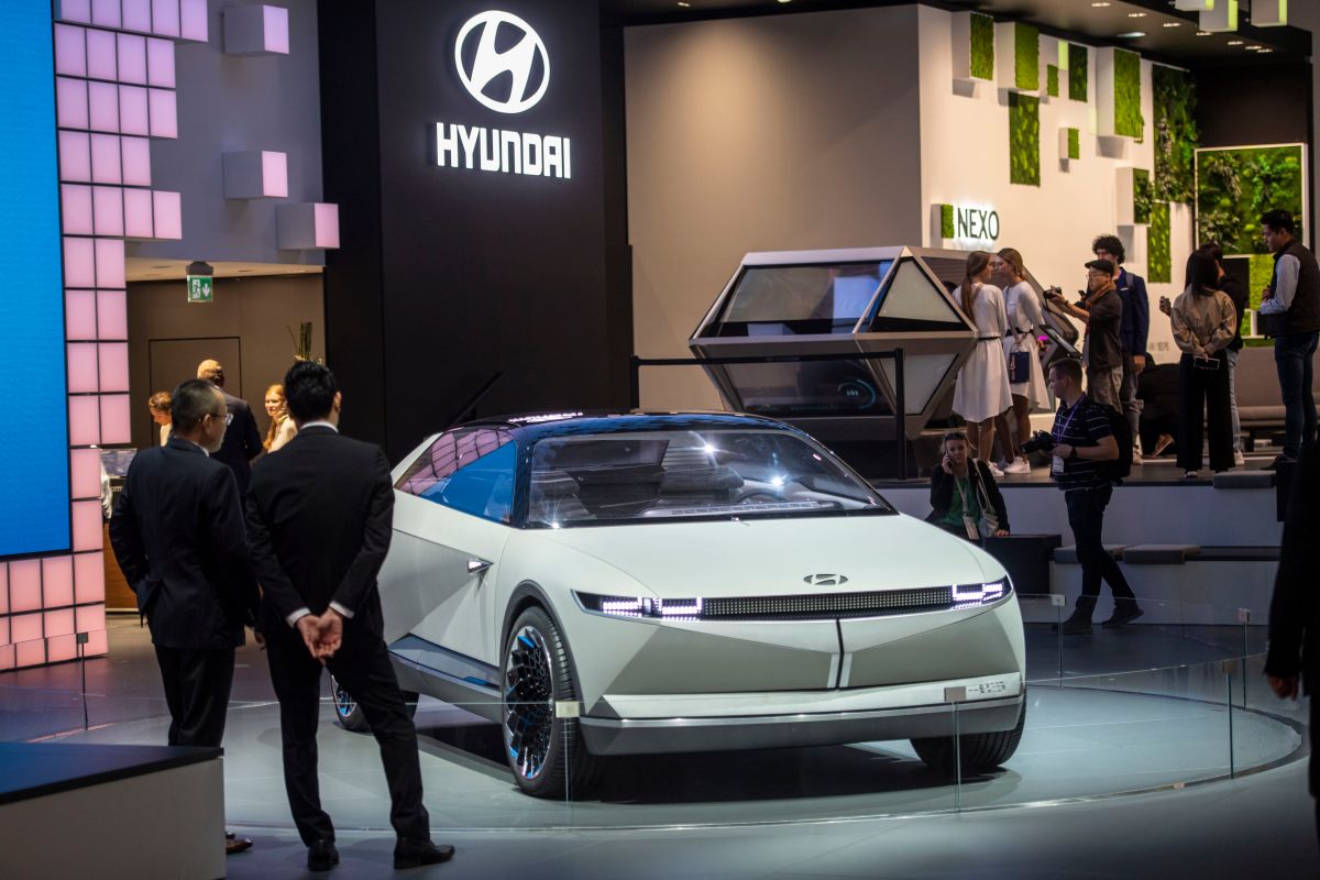 Apple could build its first electric car with the help of Hyundai and compete with Tesla