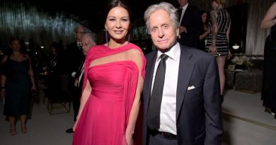 Catherine Zeta-Jones’ tender kiss to Michael Douglas, with a quote from William Shakespeare | The State