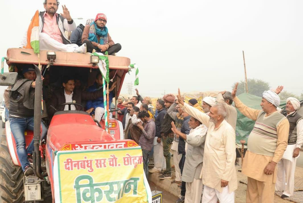 Farmers at Tikri, Shahjahanpur border usher in New Year in style