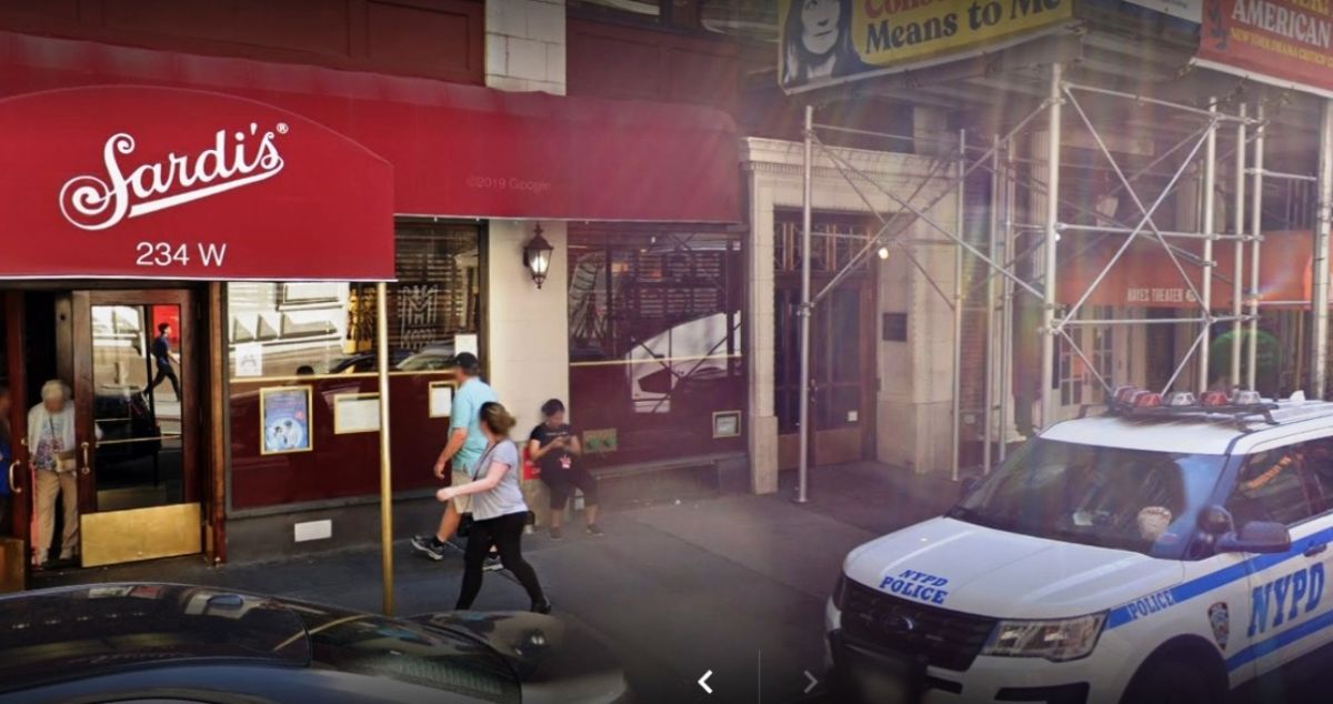 Hispanic Waitress Sues Legendary New York Restaurant Sardi’s for Sexual Harassment | The State