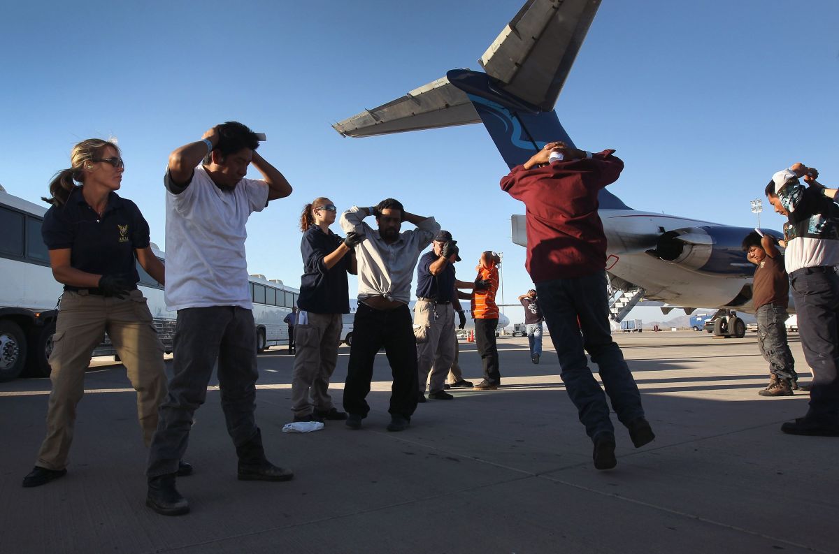 ICE resumes deportations after court ruling against Biden moratorium