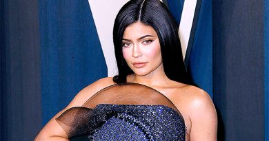 Kylie Jenner Takes A Sexy Bubble Bath In New Pic Amid Kim’s Marriage Struggles