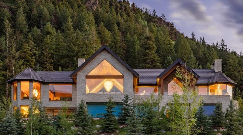 Kylie Jenner shares view of the Aspen home she’s renting with Kendall and Kris for $450K/MONTH