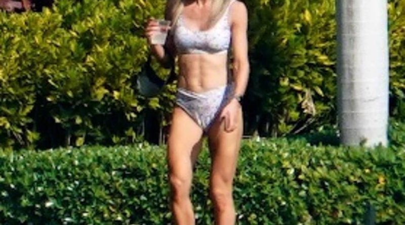 Lara Trump shows off her incredible abs in a bikini in Florida