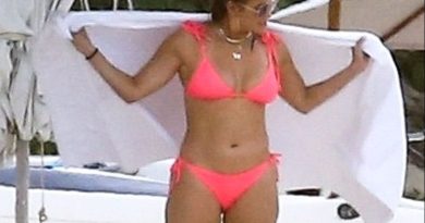 Like Salma Hayek, Jennifer Lopez hits Instagram with her bikini | The State