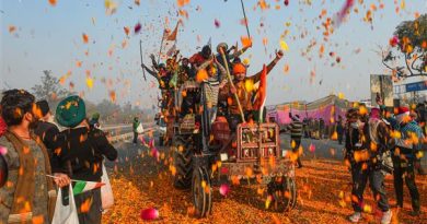 Locals perch on rooftops, balconies to witness unprecedented farmers’ tractor parade