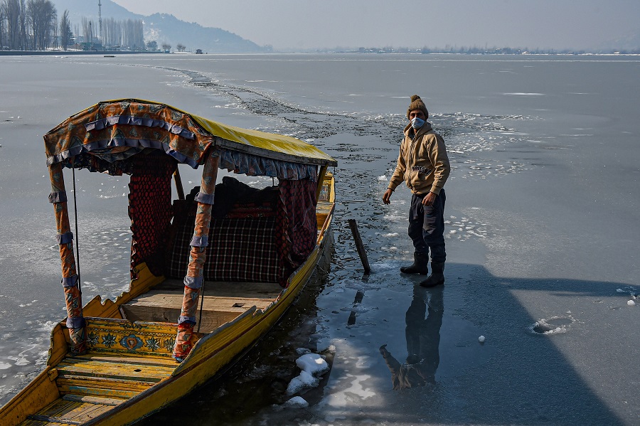 North shivers as Srinagar records lowest temperature in 8 years; no relief for few more days