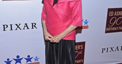 Reese Witherspoon, Ellen DeGeneres lead stars paying tribute to Cloris Leachman