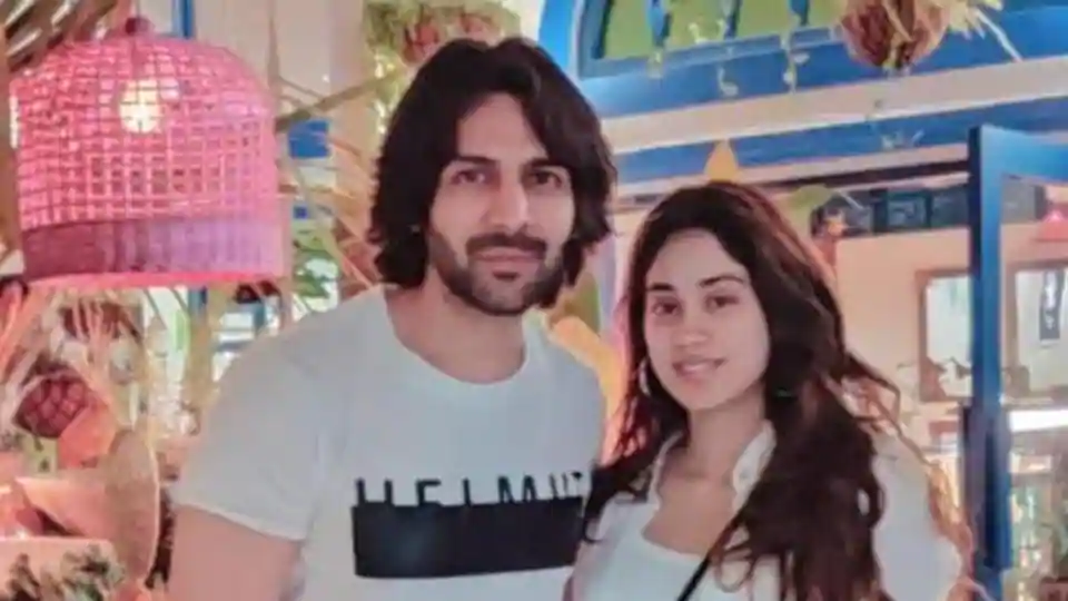 Rumoured couple Kartik Aaryan and Janhvi Kapoor spotted holidaying in Goa, see viral picture