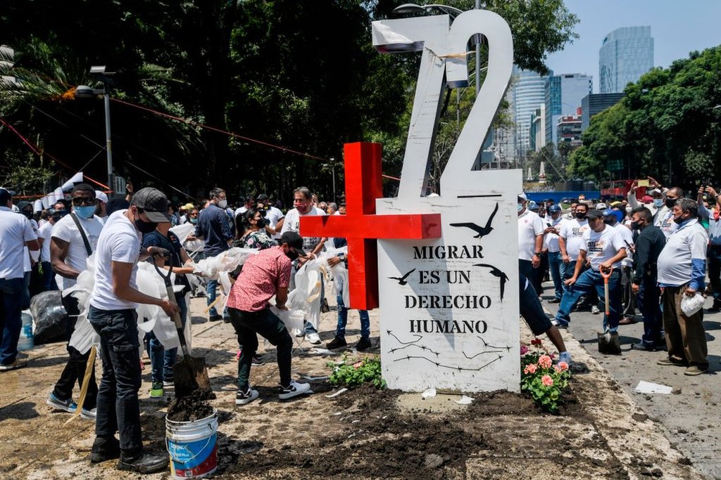 A monument to the 72 murdered migrants in Tamaulipas 