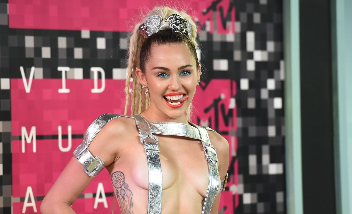This said Miley Cyrus after asking if she would prefer to kiss Justin Bieber or Harry Styles | The State