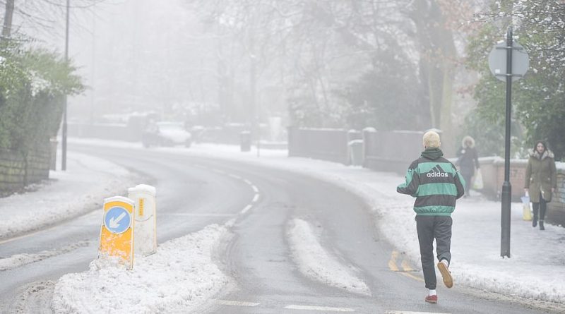 UK weather: Travel chaos warning over icy roads and freezing fog