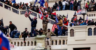 VIDEO: Peat MAGA dragged and beat police to force their way into Capitol | The State