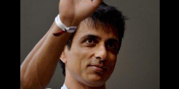 Messiah on the fight against Corona:Sonu Sood said – we need many celebrities and influential people to offer help to people