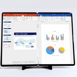 <em>17-inch foldable OLED.</em>