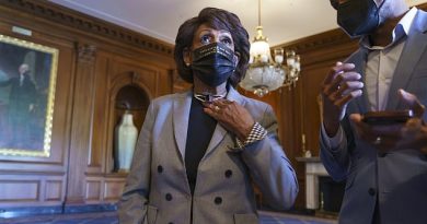Maxine Waters is among lawmakers accused of abusing privilege of air marshals
