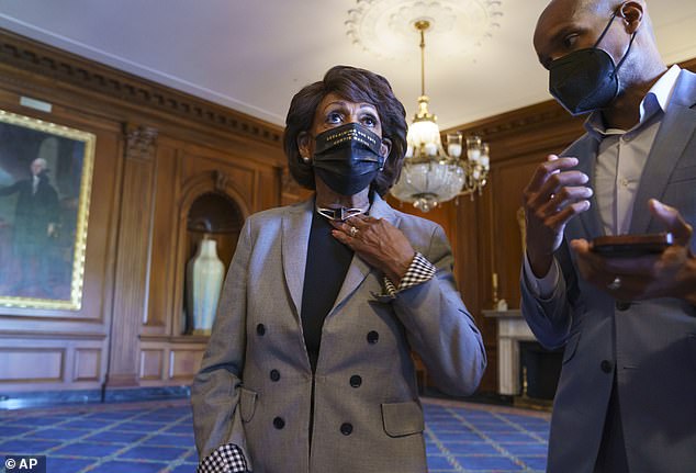 Maxine Waters is among lawmakers accused of abusing privilege of air marshals