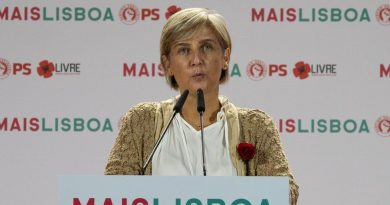 Marta Temido: Portugal health minister quits after pregnant tourist dies