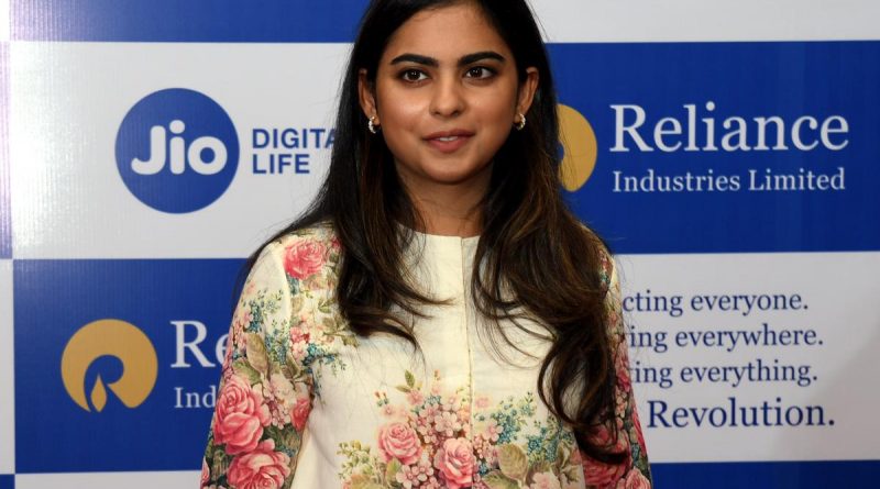 Mukesh Ambani Introduces Daughter Isha As Leader Of Reliance's Retail ...