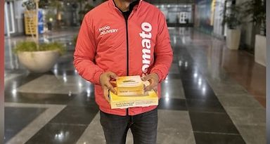 Zomato CEO Deepinder Goyal Turned ‘Delivery Boy’ On New Year’s Eve; Shared Experience