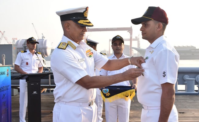 In A First, Navy Chief Awards On-The-Spot Unit Citation To INS Nireekshak