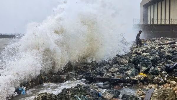 Cyclone Ditwah: Tamil Nadu Hit — Flights Cancelled, Schools Shut, India Sends Aid to Sri Lanka