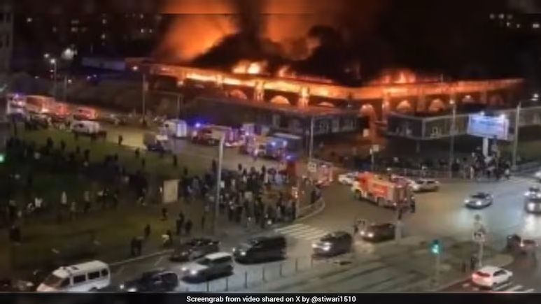 Video: Massive Fire Rips Through Historic Market in St Petersburg, Russia — 1 Dead, 2 Injured